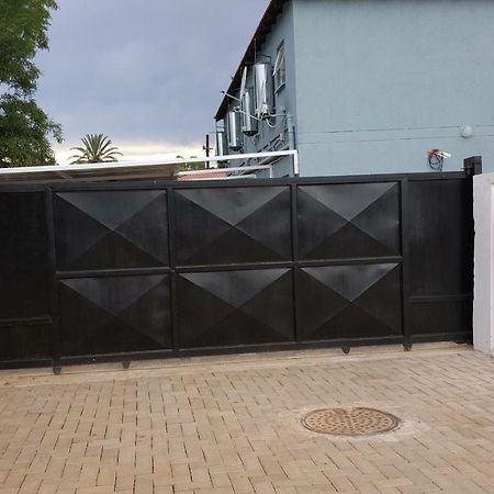 Silver Rest Guesthouse Mafikeng Exterior photo