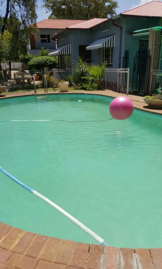 Silver Rest Guesthouse Mafikeng Exterior photo