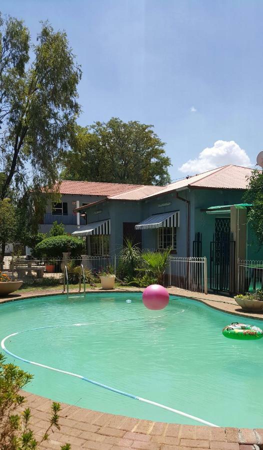 Silver Rest Guesthouse Mafikeng Exterior photo